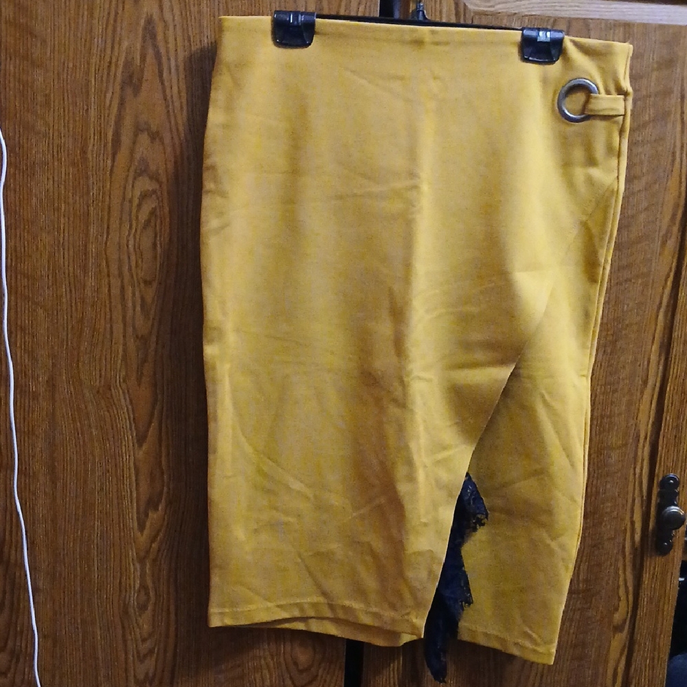 d. jeans Golden Skirt with Unique Detail